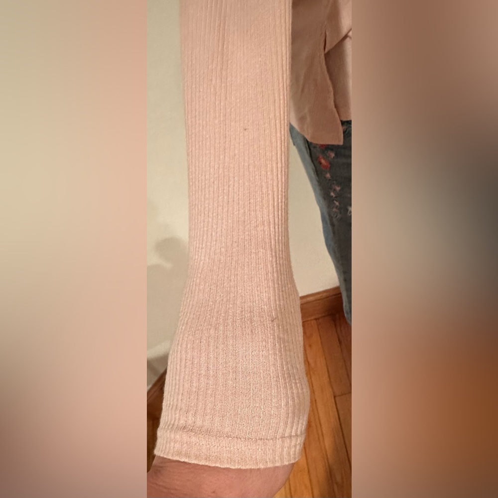 AEROPOSTALE Pale Pink Cold Shoulder Slits On Sides Light Material Sz XS/TP - Picture 6 of 14